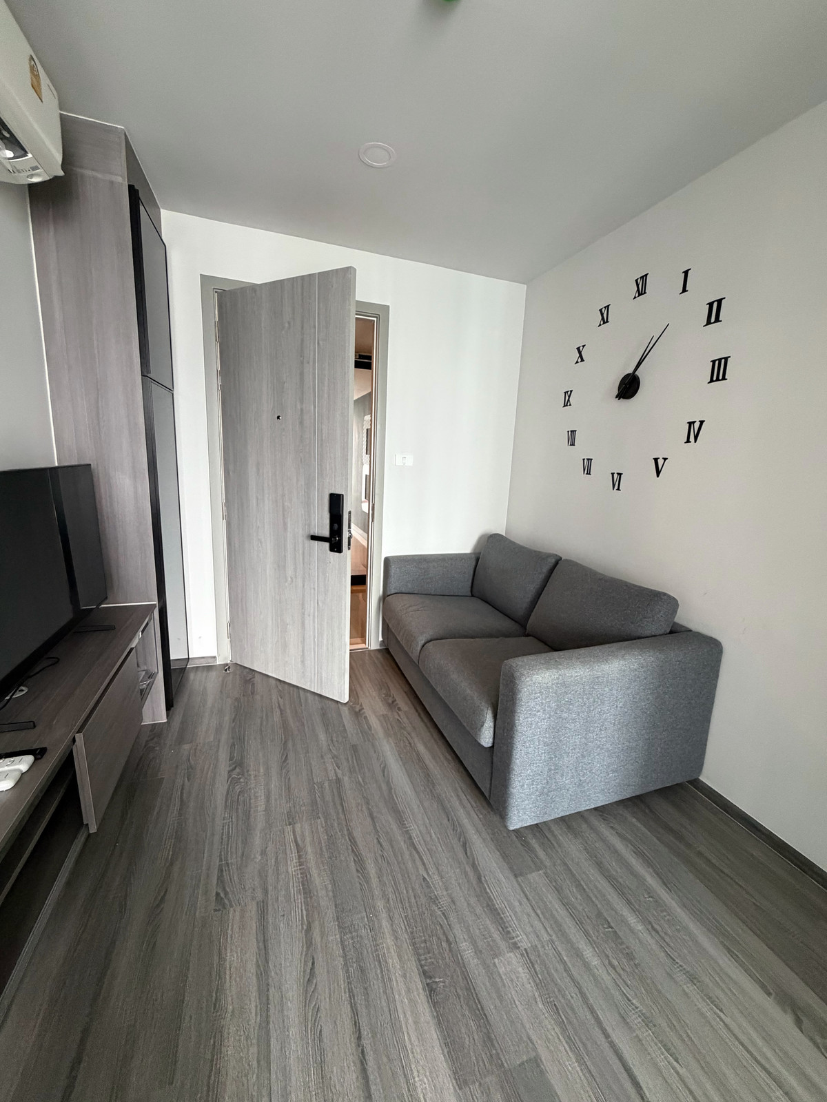 For RentCondoLadprao, Central Ladprao : The origin Lat Phrao 15, very new room, good price too.