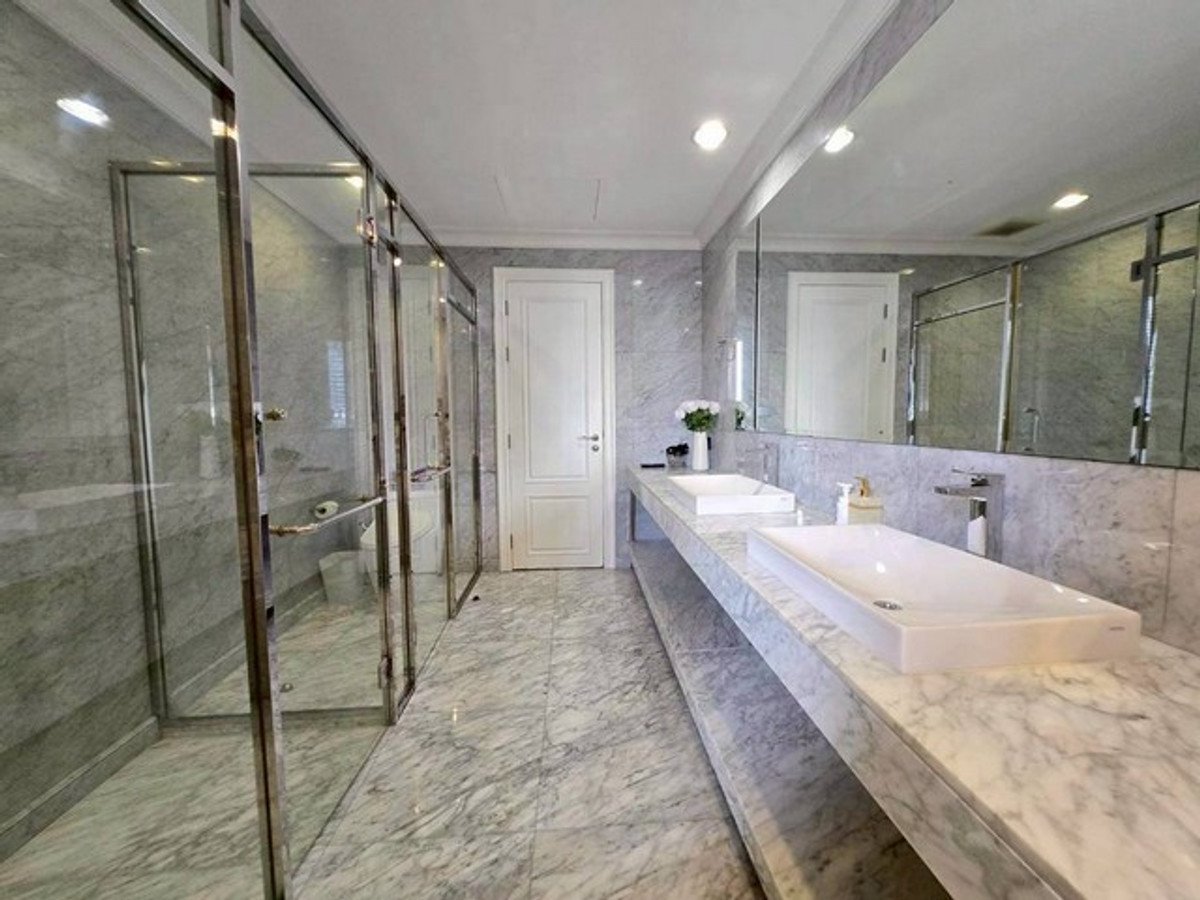 For RentHouseSukhumvit, Asoke, Thonglor : HR3321 Rare Item Super Luxury House with Private Lift 749 Residence Sukhumvit 49/1 near BTS Phrom Phong & Thonglor