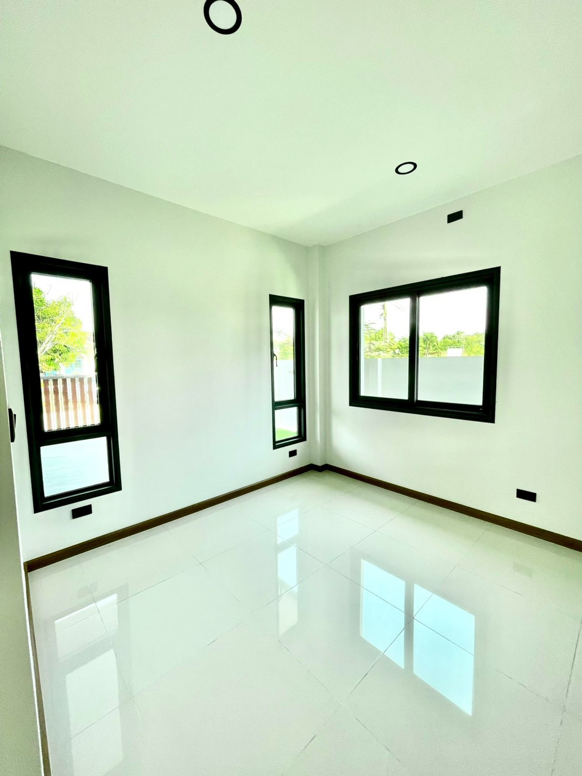 For SaleHousePattaya, Bangsaen, Chonburi : Detached House 57 Sq.w. behind Wat Takian Tia / 4 Bedrooms (FOR SALE) BEWN106