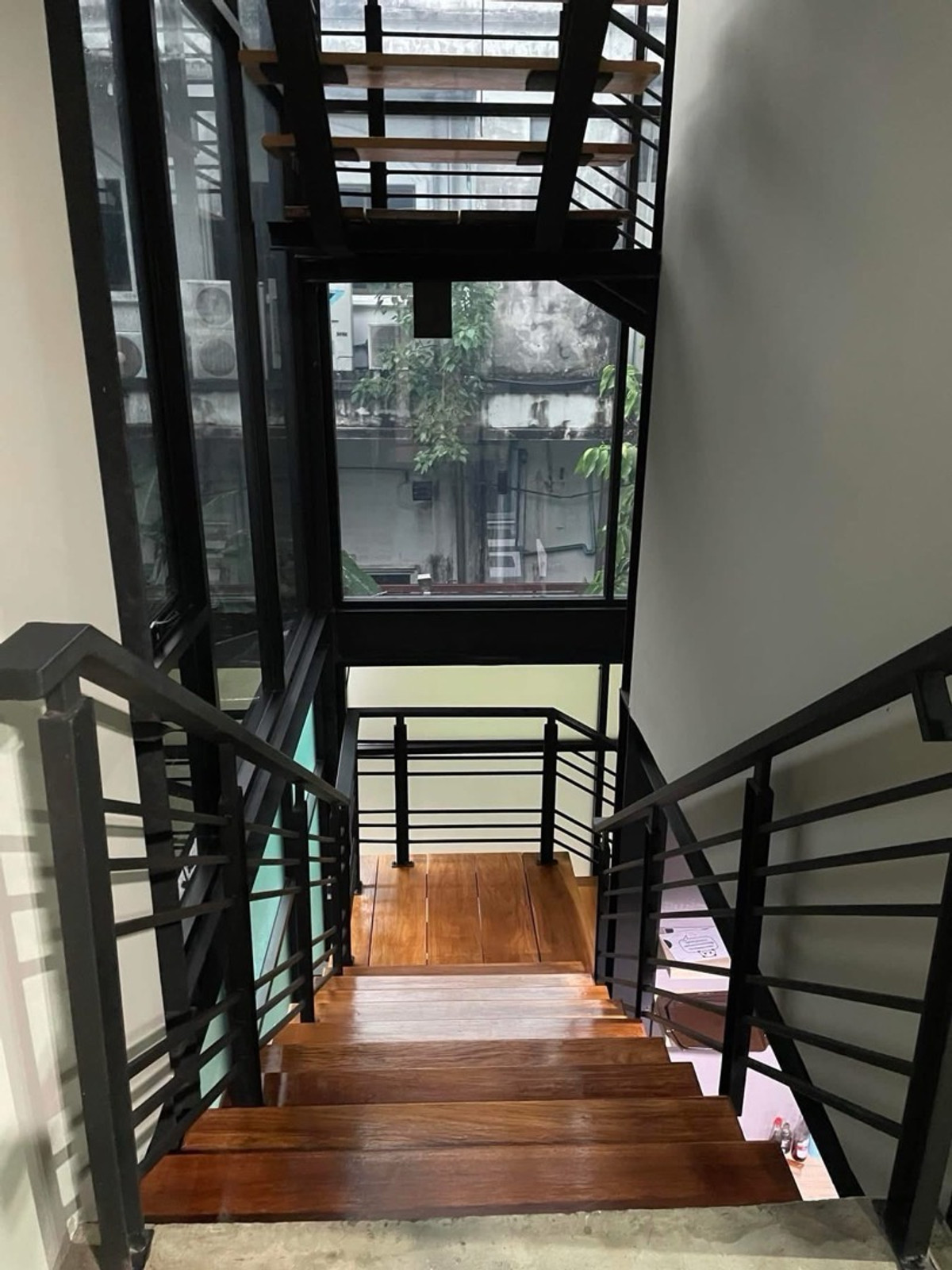 For RentOfficeBangna, Bearing, Lasalle : For rent, good price!!!  Office / 3-story office building ready to use 
 📍Sukhumvit 105 Soi Lasalle, 3-story office, usable area: 590 sq m, number of rooms: 12 with 14 air conditioners, 4 bathrooms, parking for 20 cars.