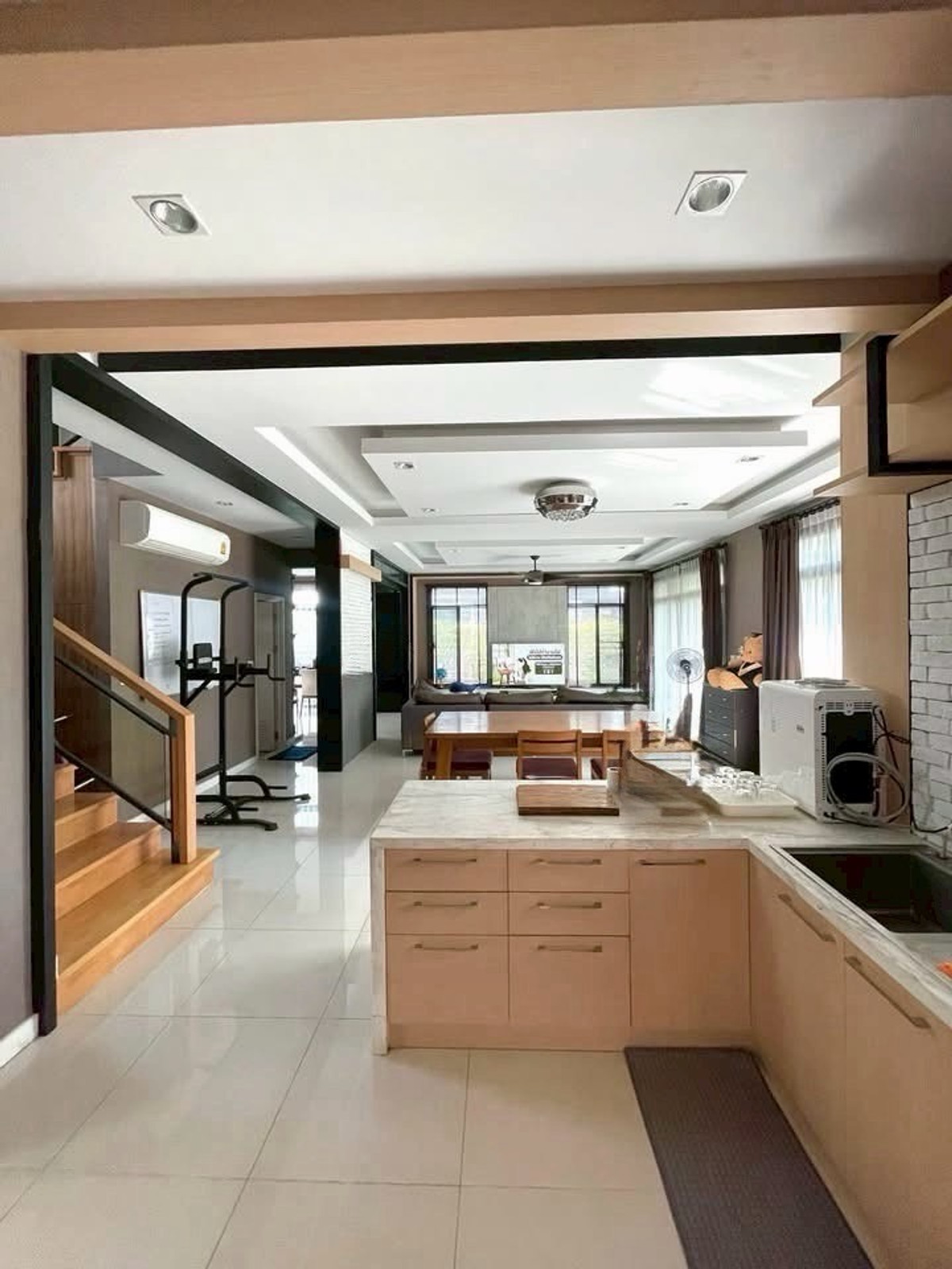 HousePattanakan, Srinakarin : House for Sale and Rent Pattanakarn 4 Bedrooms 280 sq.m Near Thonglor Ekkamai Motorway Access