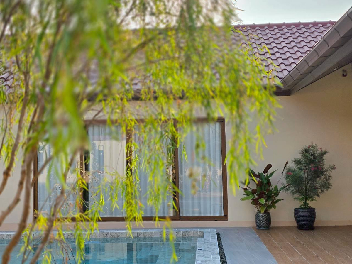 ให้เช่าพัทยา บางแสน ชลบุรี สัตหีบ : บ้านพูลวิลล่า  สไตล์ Cottage Garden รายล้อมด้วยต้นไม้ ดอกไม้ เหมาะสำหรับคนที่ชอบความผ่อนคลาย ใกล้ชิดธรรมชาติ 