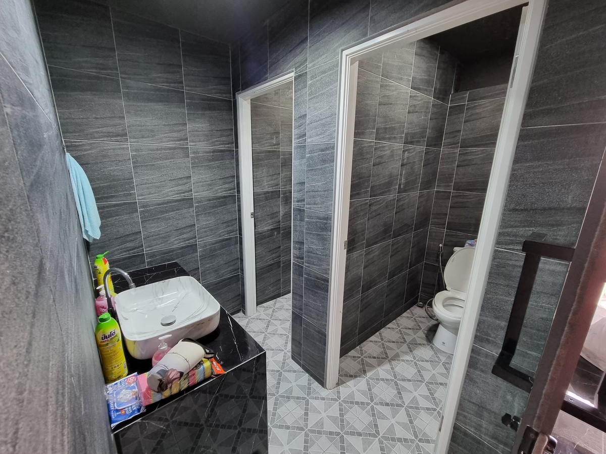 ขายทาวน์โฮมพระราม 3 สาธุประดิษฐ์ : (ราคาต่ำตลาด) 🏠✨  Jade Praise Sathorn - Rama 3 (เจด ไพรสซ์ สาทร พระราม 3 ) | ขายบ้านทำเลดี เดินทางง่าย ทางด่วนใกล้  (HBH-ST-243)