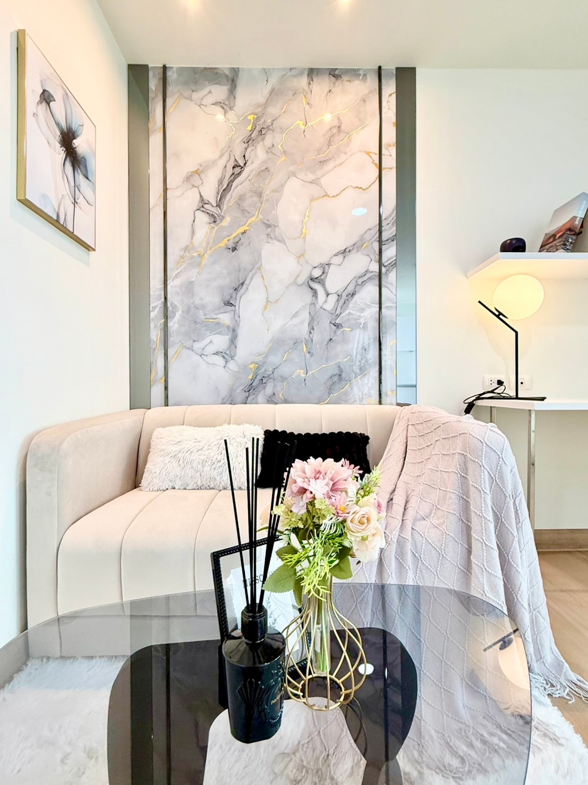 For SaleCondoPinklao, Charansanitwong : Urgent sale!!! Newly decorated condo in luxury style at an affordable price, high floor, great view, fully furnished. Ready to move in The owner is selling it himself.