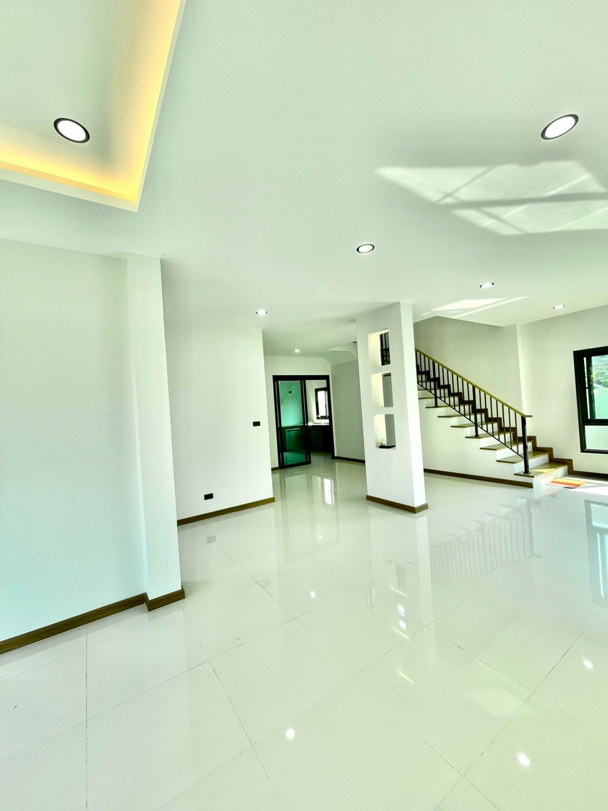 For SaleHousePattaya, Bangsaen, Chonburi : Detached House 57 Sq.w. behind Wat Takian Tia / 4 Bedrooms (FOR SALE) BEWN106