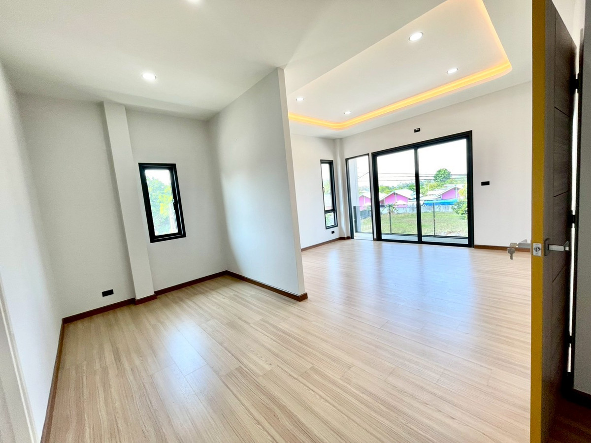 For SaleHousePattaya, Bangsaen, Chonburi : Detached House 57 Sq.w. behind Wat Takian Tia / 4 Bedrooms (FOR SALE) BEWN106