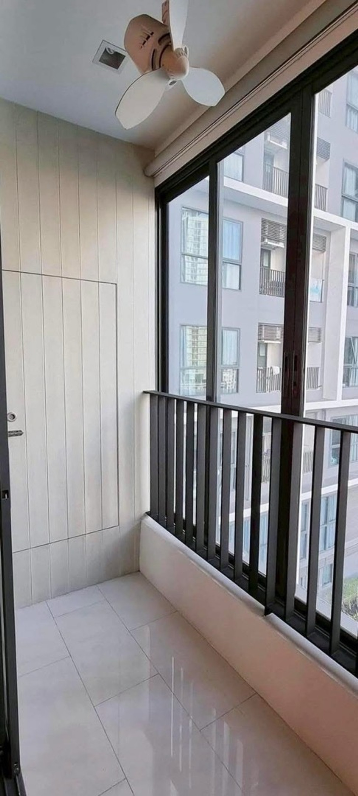 For RentCondoWongwianyai, Charoennakor : 💙@condocurator 💙 IDEO Mobi Sathorn fully furnished [PM4882]