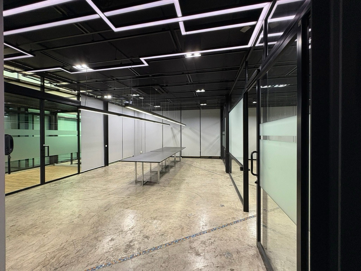 For RentOfficeBangna, Bearing, Lasalle : For rent, good price!!!  Office / 3-story office building ready to use 
 📍Sukhumvit 105 Soi Lasalle, 3-story office, usable area: 590 sq m, number of rooms: 12 with 14 air conditioners, 4 bathrooms, parking for 20 cars.