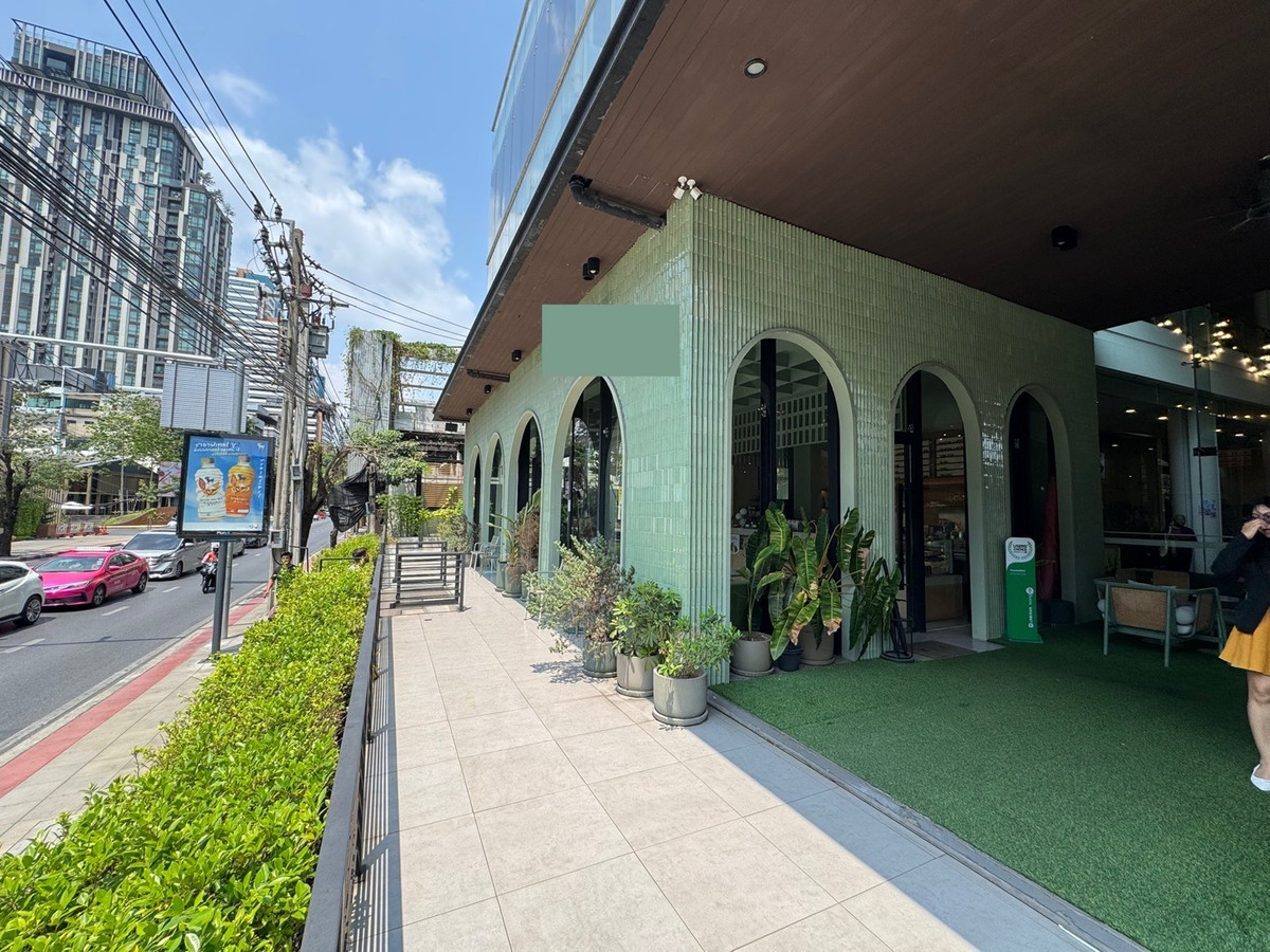 For RentShop HouseSukhumvit, Asoke, Thonglor : 📌Space for rent, suitable for cafes, restaurants, Ekkamai location.