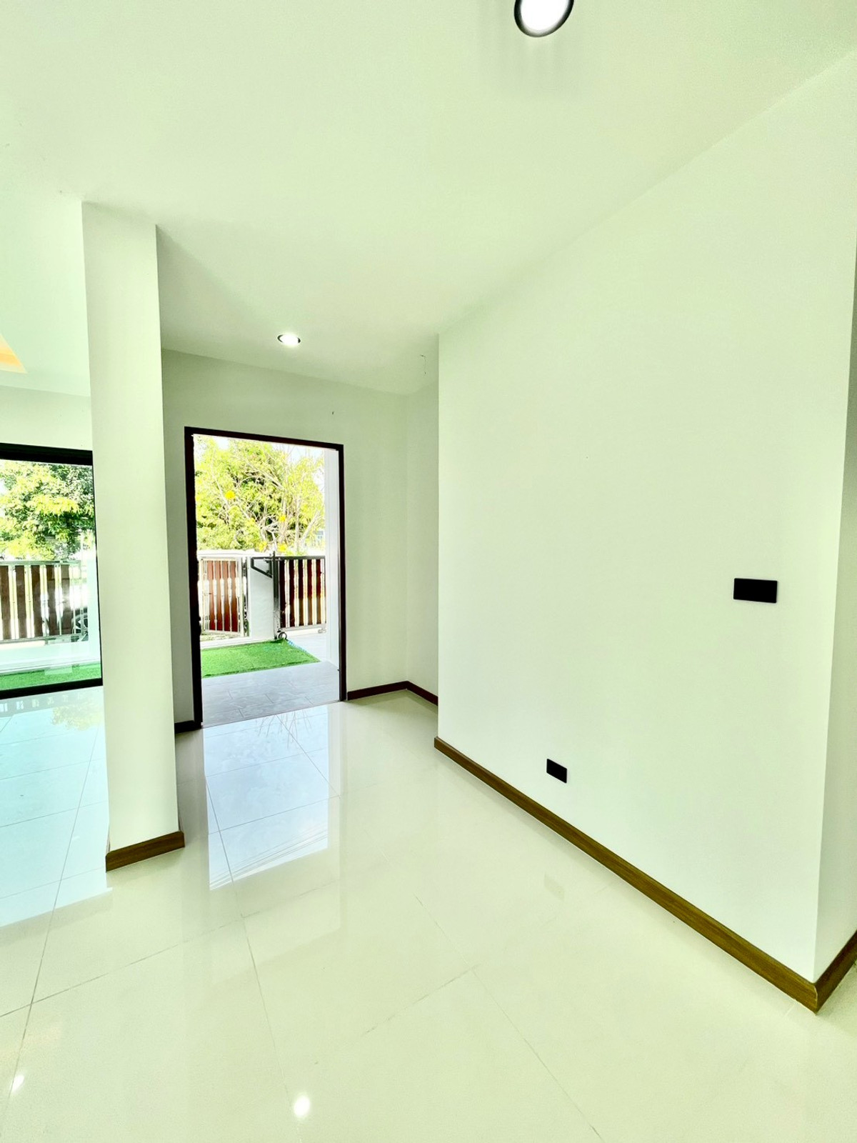For SaleHousePattaya, Bangsaen, Chonburi : Detached House 57 Sq.w. behind Wat Takian Tia / 4 Bedrooms (FOR SALE) BEWN106