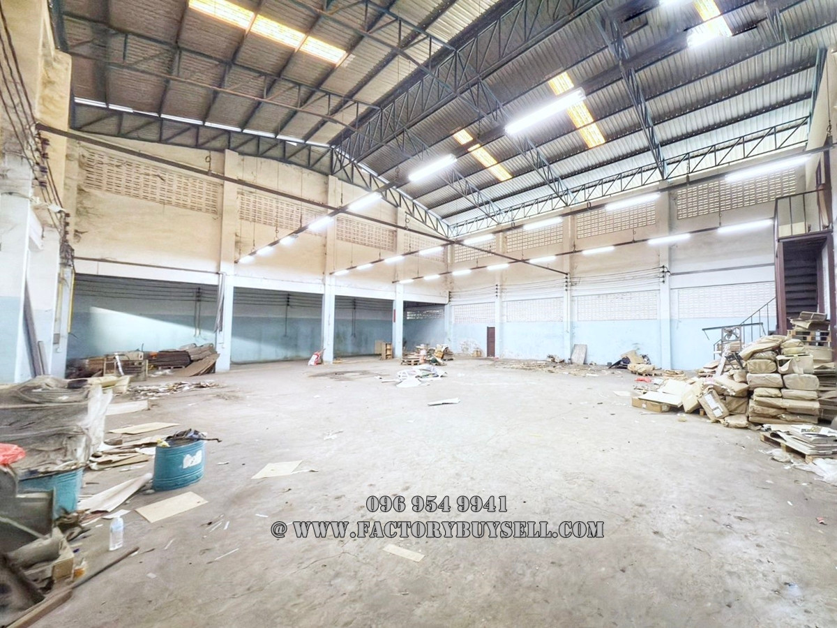 For SaleFactoryMahachai Samut Sakhon : Factory for sale, 1 rai, along Khlong Si Wa Road. Khok Krabue Subdistrict, Mueang District, Samut Sakhon Province