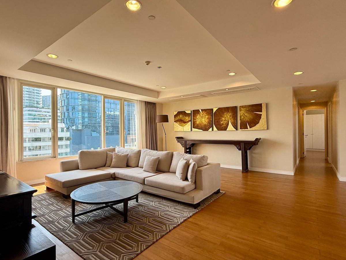 For RentCondoSukhumvit, Asoke, Thonglor : 4 bedroom condo, pets allowed. In the heart of Soi Thonglor Near Thonglor BTS station