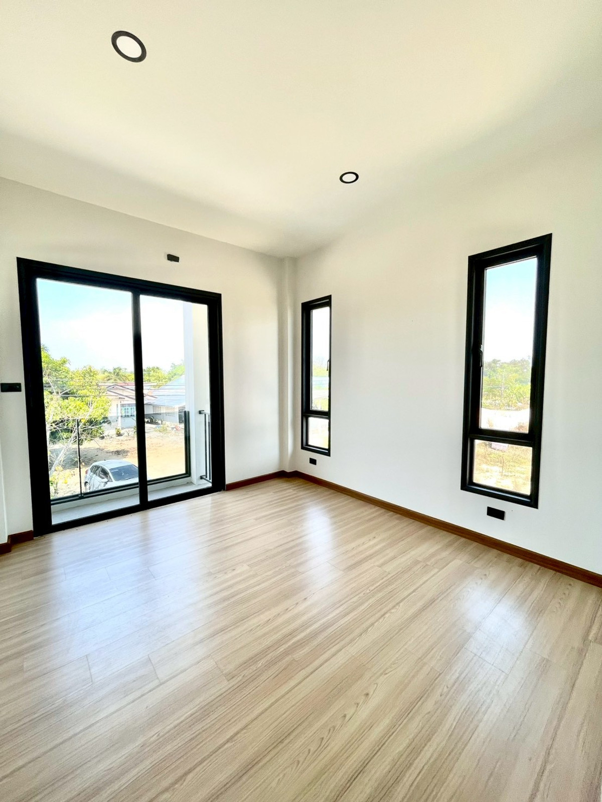 For SaleHousePattaya, Bangsaen, Chonburi : Detached House 57 Sq.w. behind Wat Takian Tia / 4 Bedrooms (FOR SALE) BEWN106