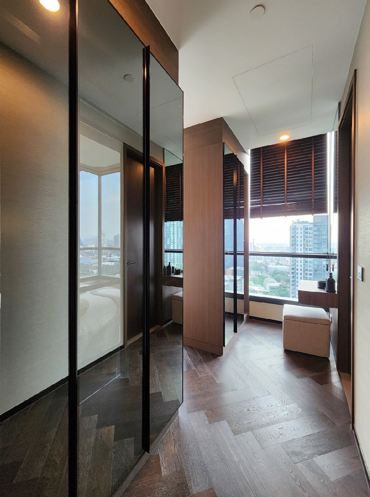 For RentCondoSukhumvit, Asoke, Thonglor : !! Beautiful room for rent, Condo The Esse Sukhumvit 36, near BTS Thonglor.