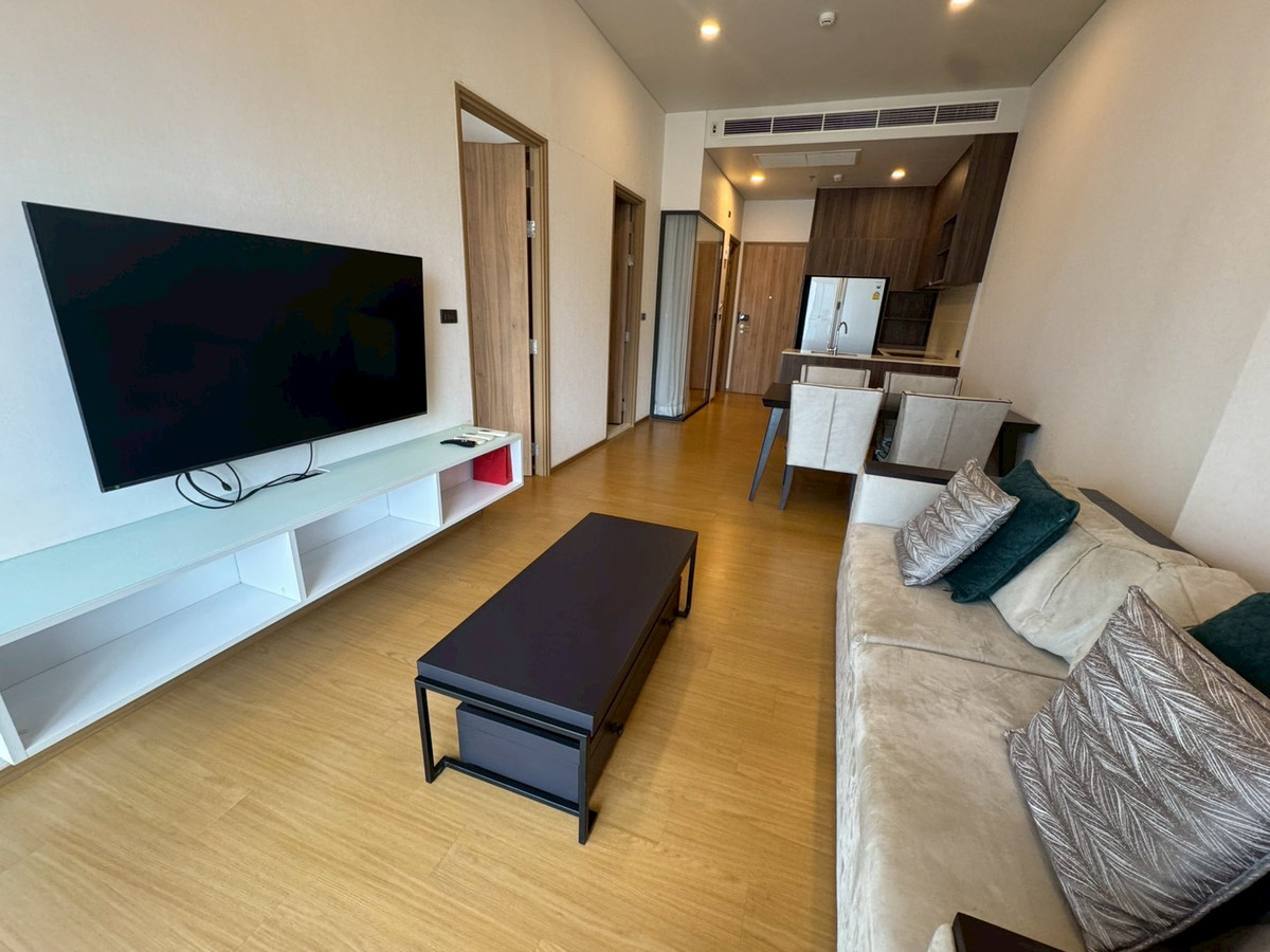 For RentCondoSukhumvit, Asoke, Thonglor : 2 bedrooms available, beautiful view, fully decorated, ready to move in. Near BTS Phrom Phong