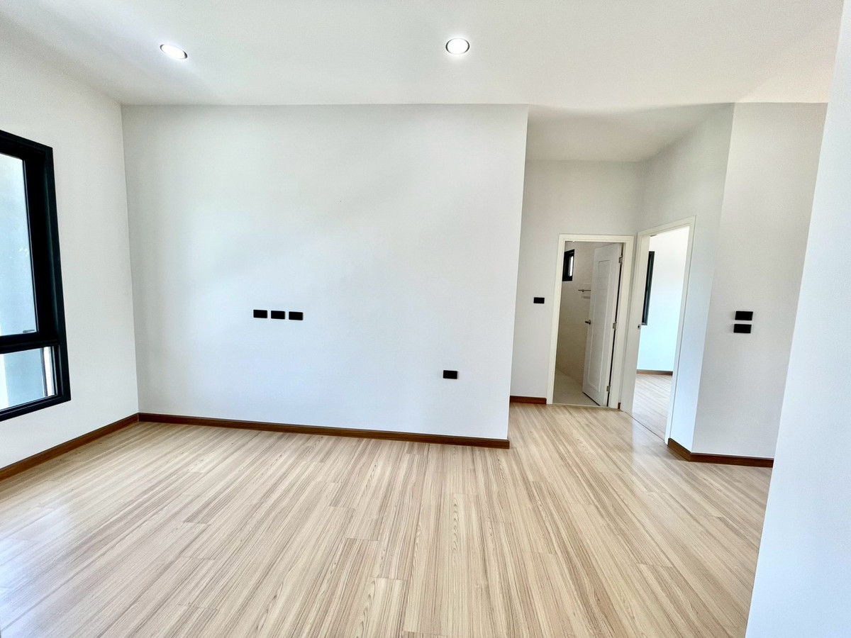 For SaleHousePattaya, Bangsaen, Chonburi : Detached House 57 Sq.w. behind Wat Takian Tia / 4 Bedrooms (FOR SALE) BEWN106