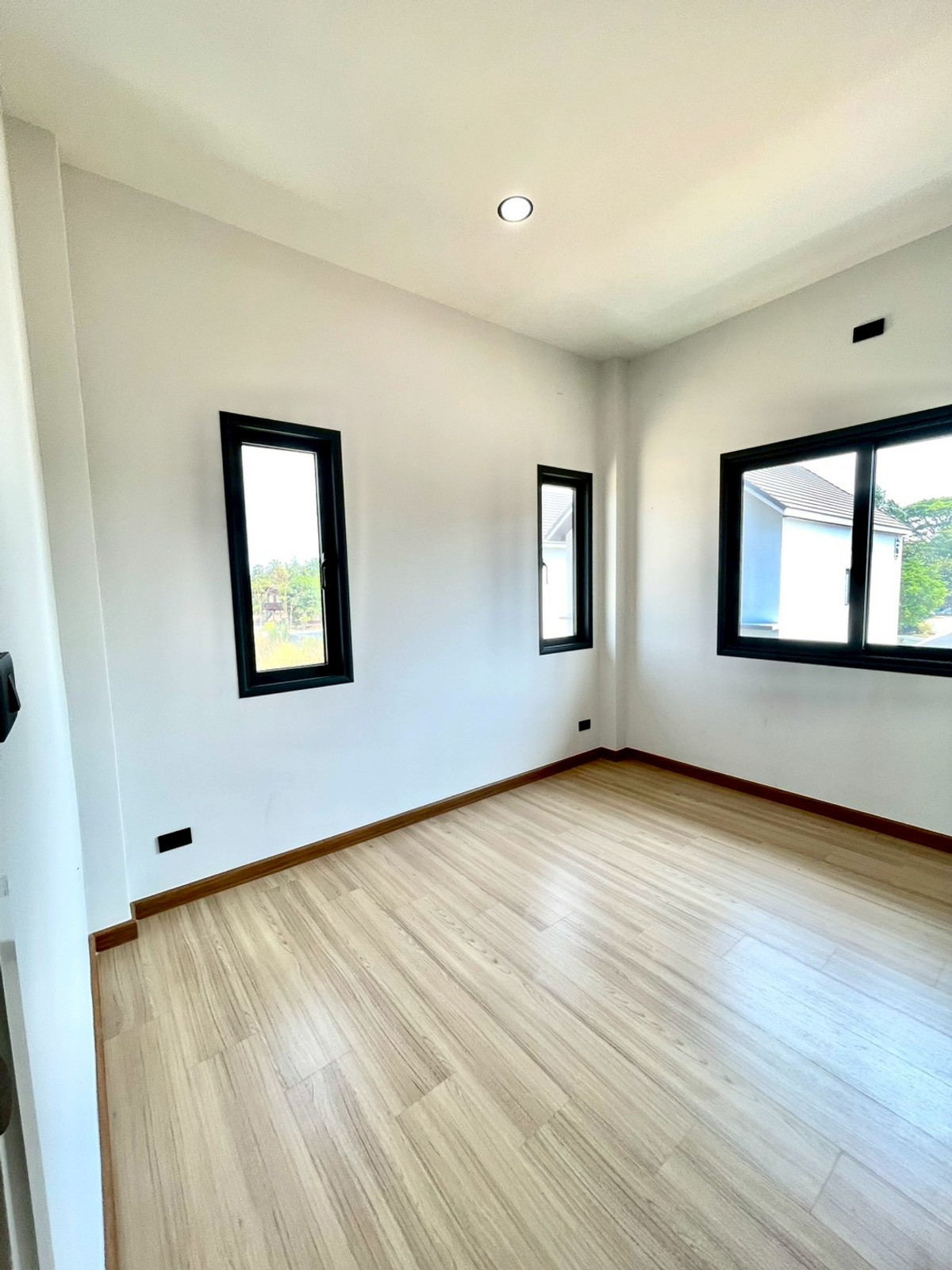 For SaleHousePattaya, Bangsaen, Chonburi : Detached House 57 Sq.w. behind Wat Takian Tia / 4 Bedrooms (FOR SALE) BEWN106