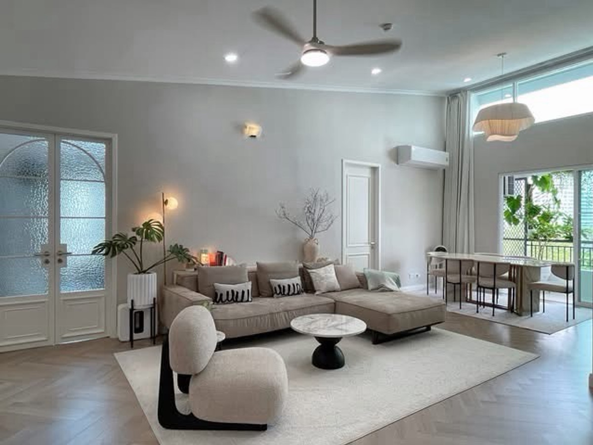 CondoSukhumvit, Asoke, Thonglor : 3 Bedroom Renovated Condo Sukhumvit 61 near BTS Ekkamai 120 sqm for Rent 100000 Baht or Sale 18000000 Baht
