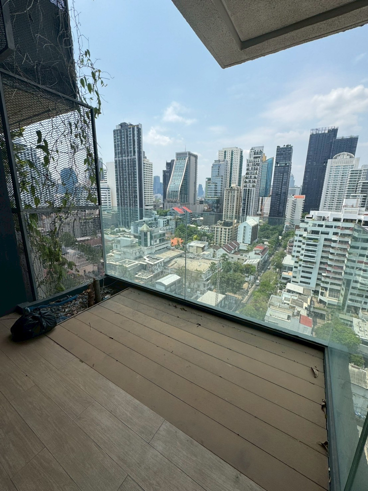 For RentCondoSukhumvit, Asoke, Thonglor : 2 bedrooms available, beautiful view, fully decorated, ready to move in. Near BTS Phrom Phong