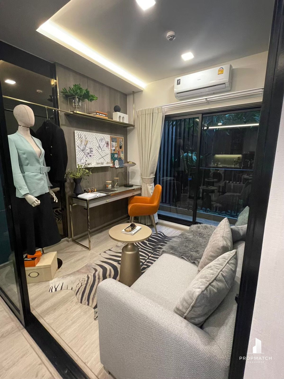 ขายคอนโดลาดพร้าว เซ็นทรัลลาดพร้าว : ✨Flash Deal ✨Metris District Ladprao(1Bed1Bath35SQM.) พร้อมอยู่ ! เพียง  4,280,000 บาท Tel.0981315848 @propmatch