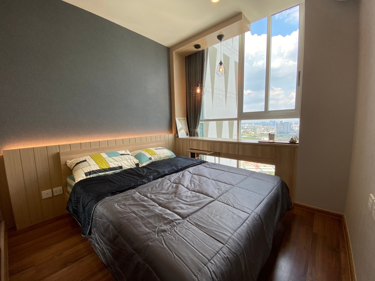 For RentCondoRatchadapisek, Huaikwang, Suttisan : !! Beautiful room for rent, Noble Revolve Ratchada 2 Condo, near MRT Cultural Center.