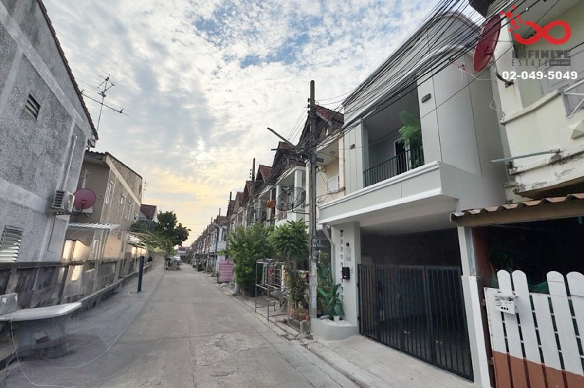 ขายทาวน์โฮมนวมินทร์ รามอินทรา : ขายทาวน์เฮาส์ เลิศอุบล วัชรพล รามอินทรา 65 ปรับปรุงใหม่ทั้งหลัง 2ชั้น 16ตรว.ใกล้รถไฟฟ้าสายสีชมพู