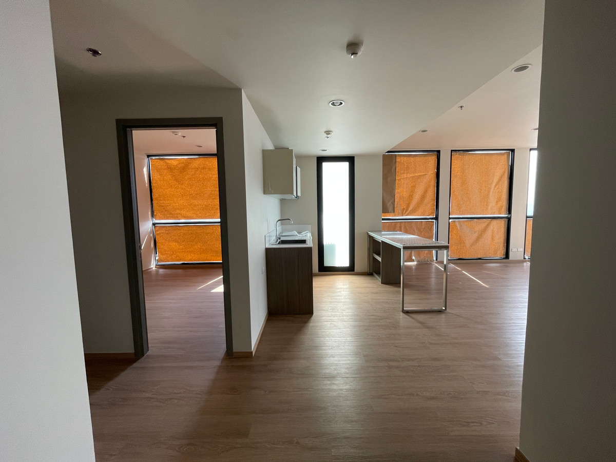 ขายคอนโดสาทร นราธิวาส : [RARE ITEM] The Issara Sathorn 3BR ชั้นสูง วิวโค้งน้ำบางกะเจ้า ที่จอดรถ 100% ใจกลางถนนจันทน์-สาทร สัมผัสประสบการณ์การอยู่อาศัยที่เหนือระดับ กับยูนิตตำแหน่งสวยที่สุดในโครงการ คอนโด High Rise ระดับ Luxury บนทำเลศักยภาพ 