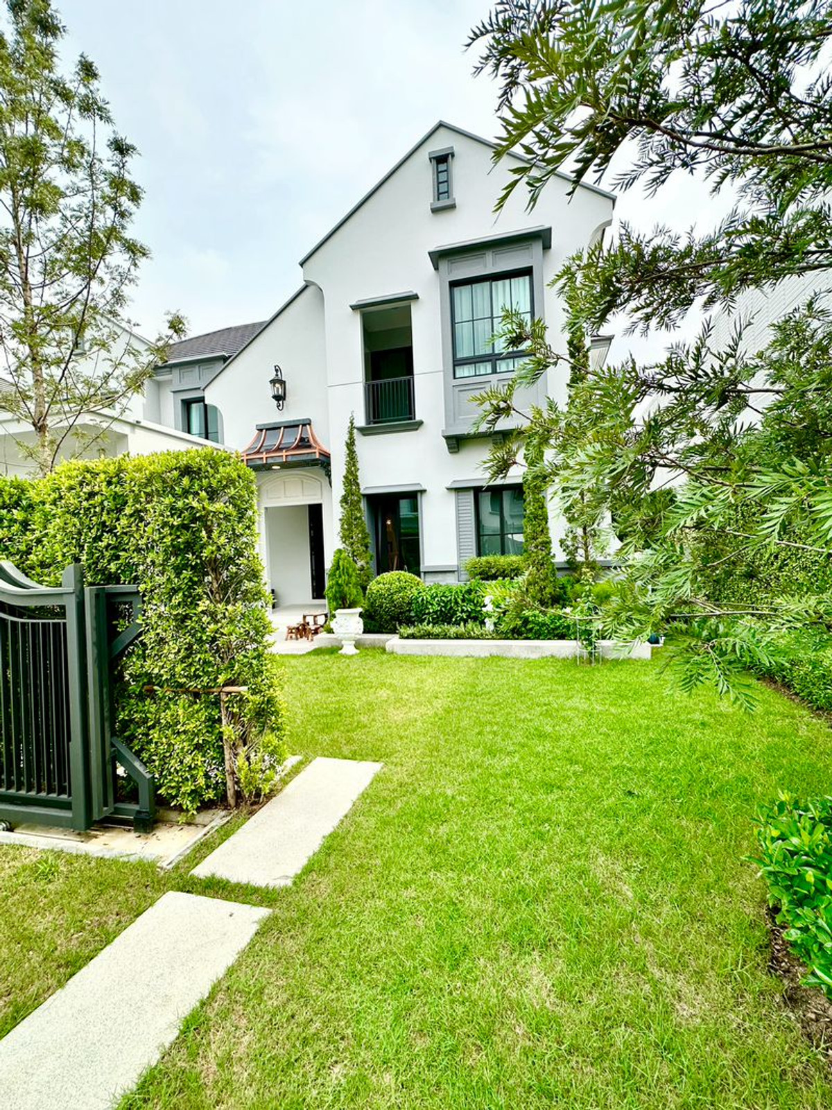 For SaleHousePattanakan, Srinakarin : Nantawan Rama 9 - New Krungthepkreetha / 4 Bedrooms (FOR SALE) AA630