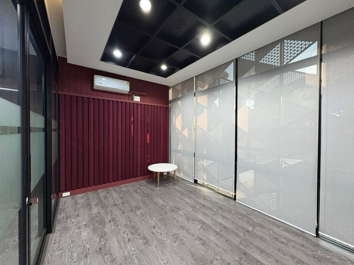 For RentOfficeBangna, Bearing, Lasalle : For rent, good price!!!  Office / 3-story office building ready to use 
 📍Sukhumvit 105 Soi Lasalle, 3-story office, usable area: 590 sq m, number of rooms: 12 with 14 air conditioners, 4 bathrooms, parking for 20 cars.