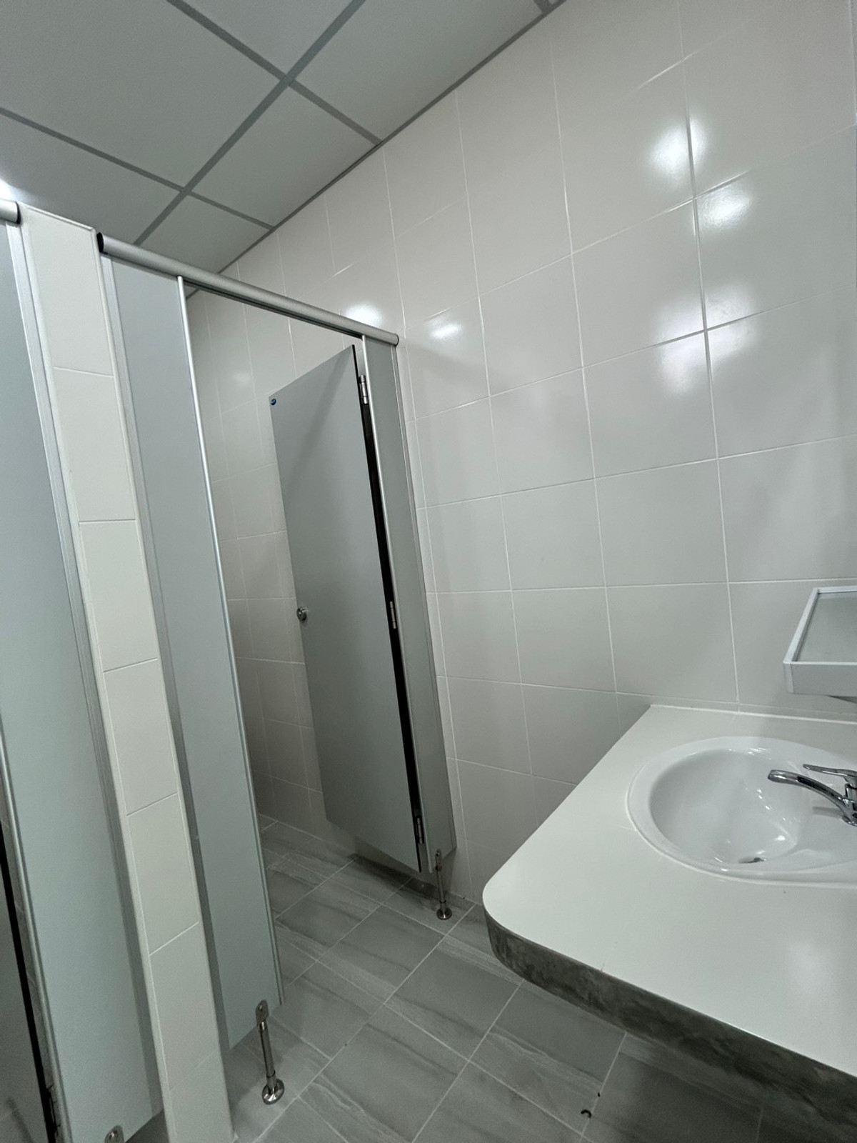 For RentFactorySamut Prakan,Samrong : Factory for rent, newly built, Soi Bang Pla 2, Thepharak, Samut Prakan, land size 214 sq m, has space on the side. Can park many cars. Factory size 468 sq m. including office. Can request permission from Ror Ngor.2.