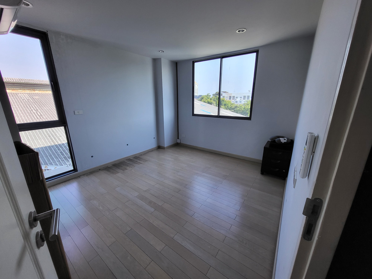 ขายทาวน์โฮมพระราม 3 สาธุประดิษฐ์ : (ราคาต่ำตลาด) 🏠✨  Jade Praise Sathorn - Rama 3 (เจด ไพรสซ์ สาทร พระราม 3 ) | ขายบ้านทำเลดี เดินทางง่าย ทางด่วนใกล้  (HBH-ST-243)