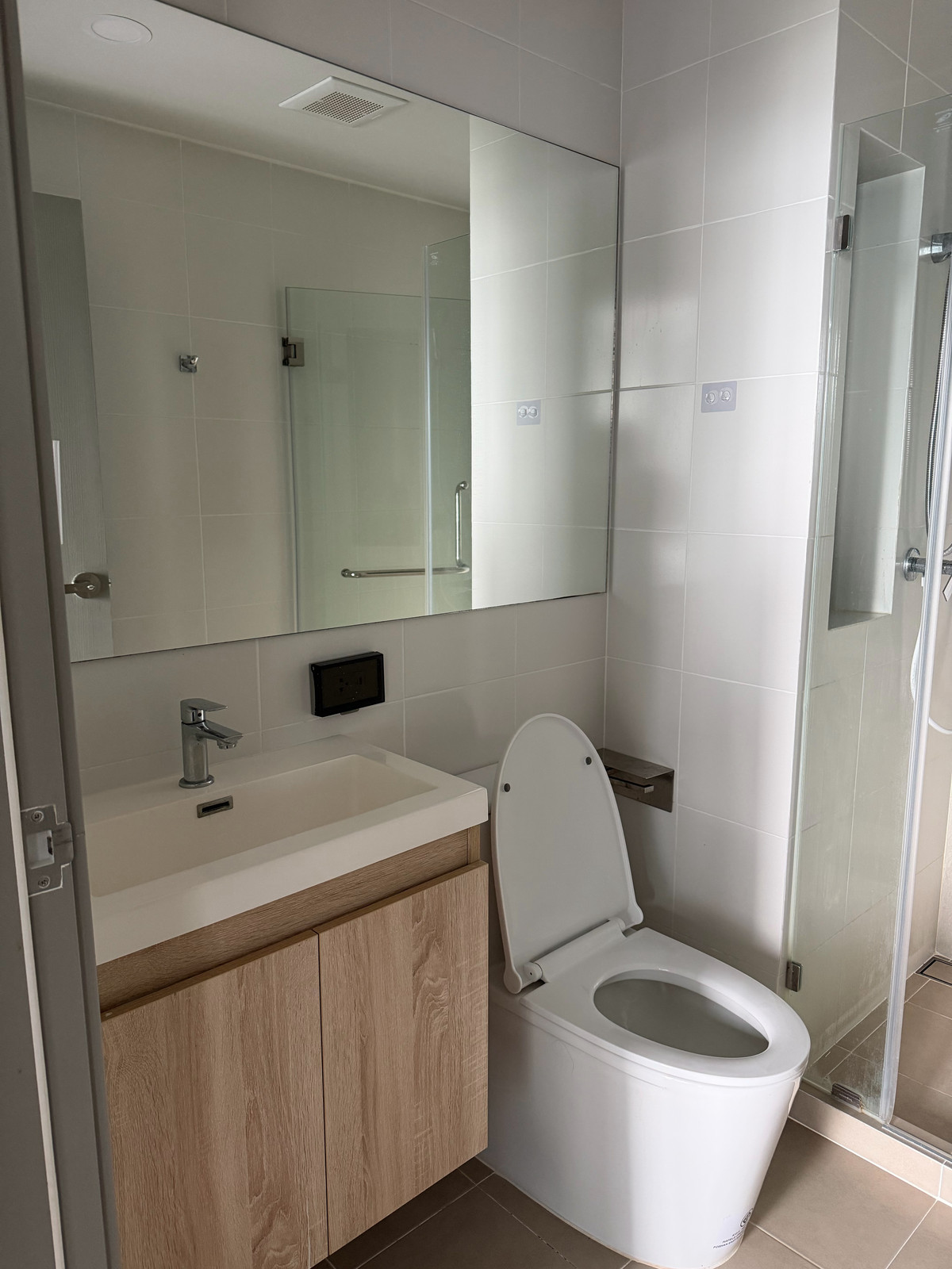 For RentCondoLadprao, Central Ladprao : The origin Lat Phrao 15, very new room, good price too.