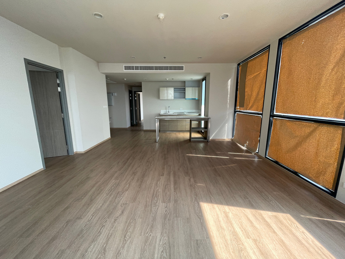 ขายคอนโดสาทร นราธิวาส : [RARE ITEM] The Issara Sathorn 3BR ชั้นสูง วิวโค้งน้ำบางกะเจ้า ที่จอดรถ 100% ใจกลางถนนจันทน์-สาทร สัมผัสประสบการณ์การอยู่อาศัยที่เหนือระดับ กับยูนิตตำแหน่งสวยที่สุดในโครงการ คอนโด High Rise ระดับ Luxury บนทำเลศักยภาพ "ถนนจันทน์" เชื่อมต่อสีลม-สา