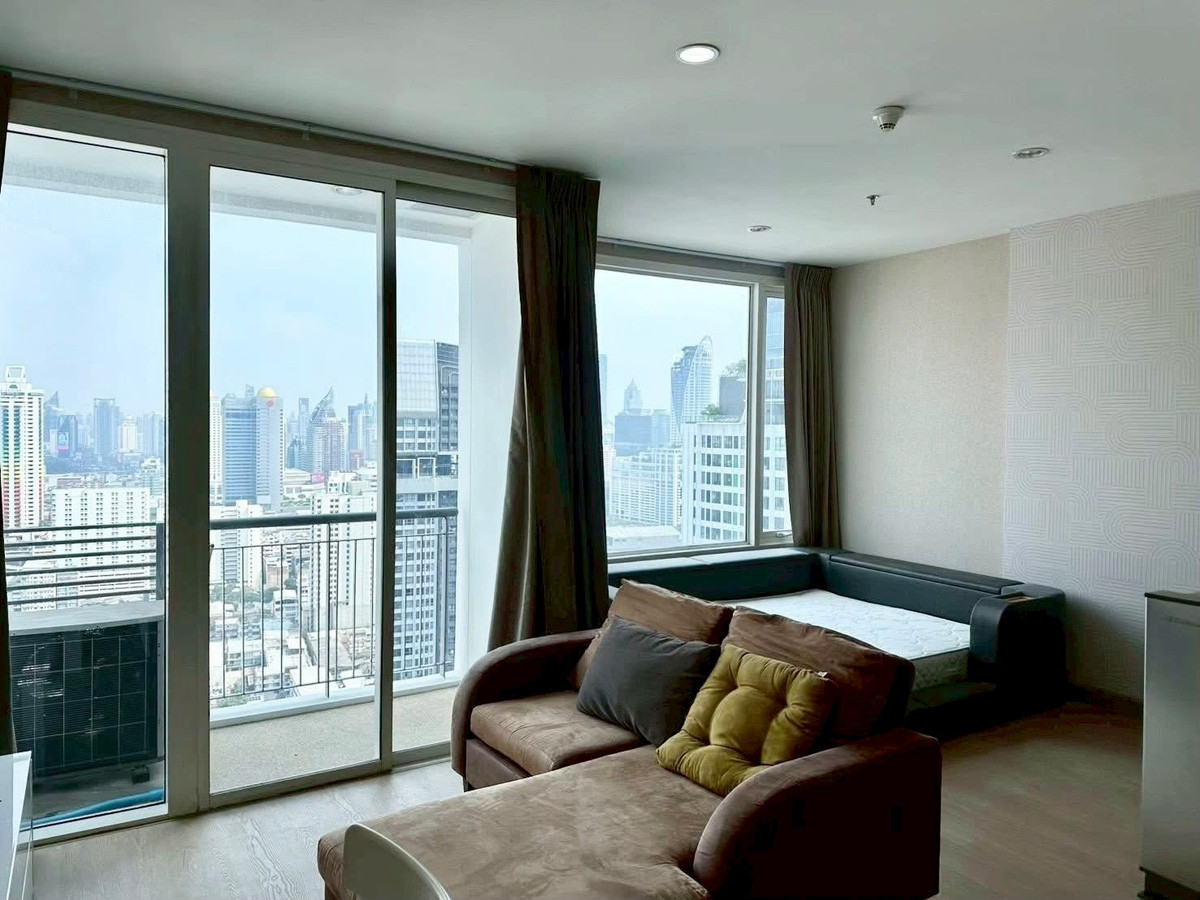 For RentCondoRatchathewi,Phayathai : 41 sq.m., 35th floor, studio, luxury condo, near Chula, walking distance to Paragon, excellent central parking, urgent!!!! 
