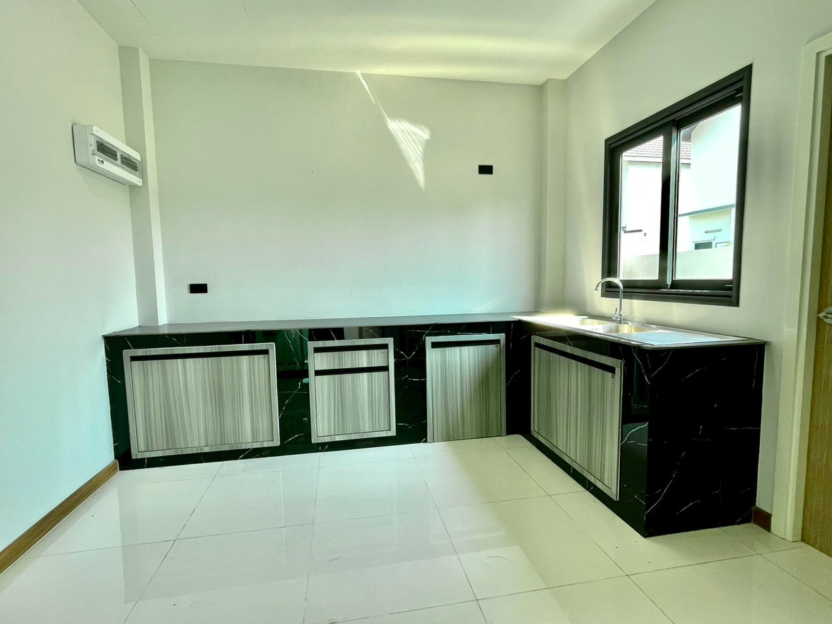 For SaleHousePattaya, Bangsaen, Chonburi : Detached House 57 Sq.w. behind Wat Takian Tia / 4 Bedrooms (FOR SALE) BEWN106