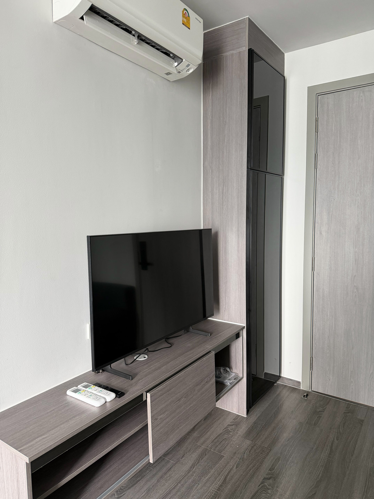 For RentCondoLadprao, Central Ladprao : The origin Lat Phrao 15, very new room, good price too.