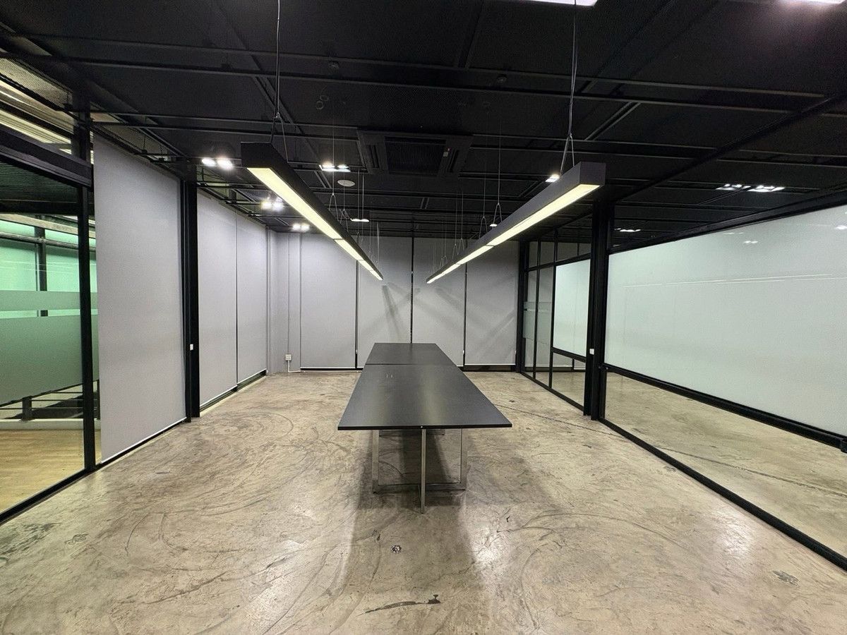 For RentOfficeBangna, Bearing, Lasalle : For rent, good price!!!  Office / 3-story office building ready to use 
 📍Sukhumvit 105 Soi Lasalle, 3-story office, usable area: 590 sq m, number of rooms: 12 with 14 air conditioners, 4 bathrooms, parking for 20 cars.