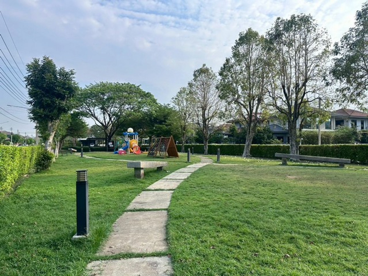 For RentHousePathum Thani,Rangsit, Thammasat : HR3322 Single house for rent, PAVE Rangsit project (Khlong 4) – beautiful house, new condition, with furniture/new appliances.