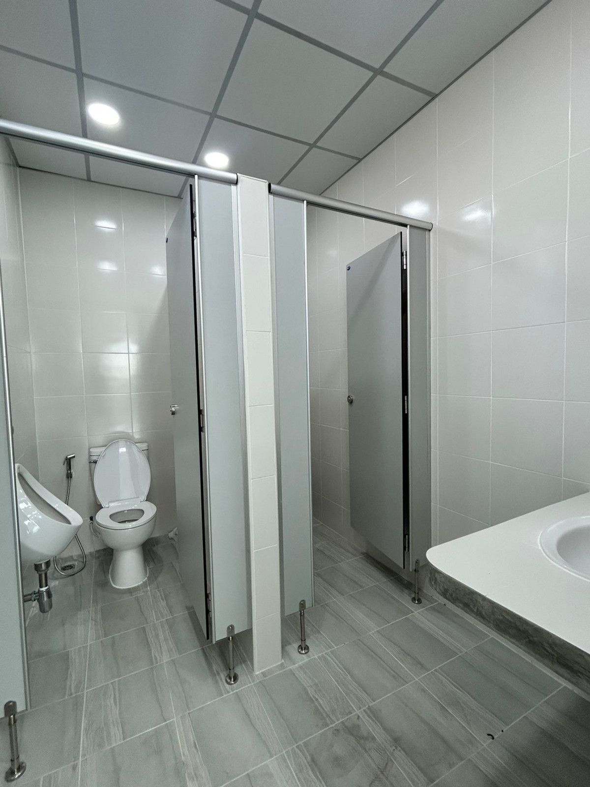 For RentFactorySamut Prakan,Samrong : Factory for rent, newly built, Soi Bang Pla 2, Thepharak, Samut Prakan, land size 214 sq m, has space on the side. Can park many cars. Factory size 468 sq m. including office. Can request permission from Ror Ngor.2.