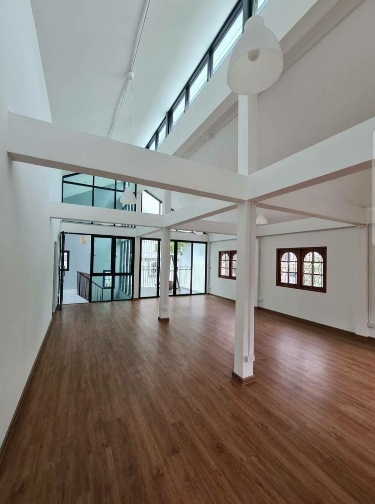 For RentHouseChokchai 4, Ladprao 71, Ladprao 48, : HR3327 Home Office for rent, completely renovated, Chokchai 4, wide area 70 sq m, parking for up to 7 cars, company registration possible.