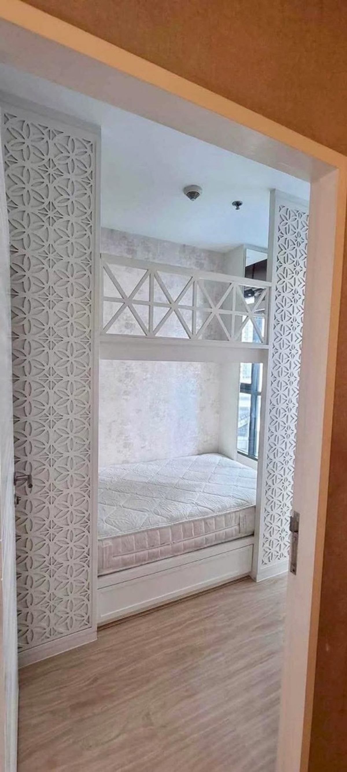 For RentCondoWongwianyai, Charoennakor : 💙@condocurator 💙 IDEO Mobi Sathorn fully furnished [PM4882]