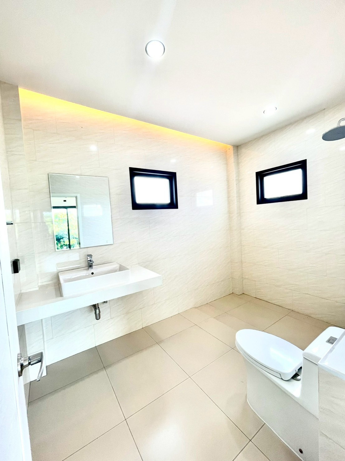 For SaleHousePattaya, Bangsaen, Chonburi : Detached House 57 Sq.w. behind Wat Takian Tia / 4 Bedrooms (FOR SALE) BEWN106