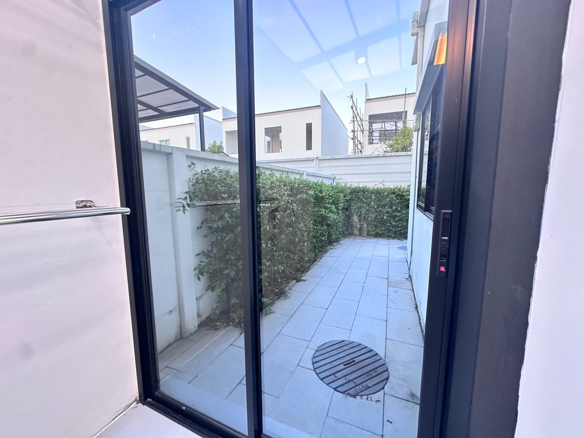 ขายบ้านบางนา แบริ่ง ลาซาล : ขายบ้าน 2 ชั้น 3 ห้องนอน Como Bianca II [NCh260301]