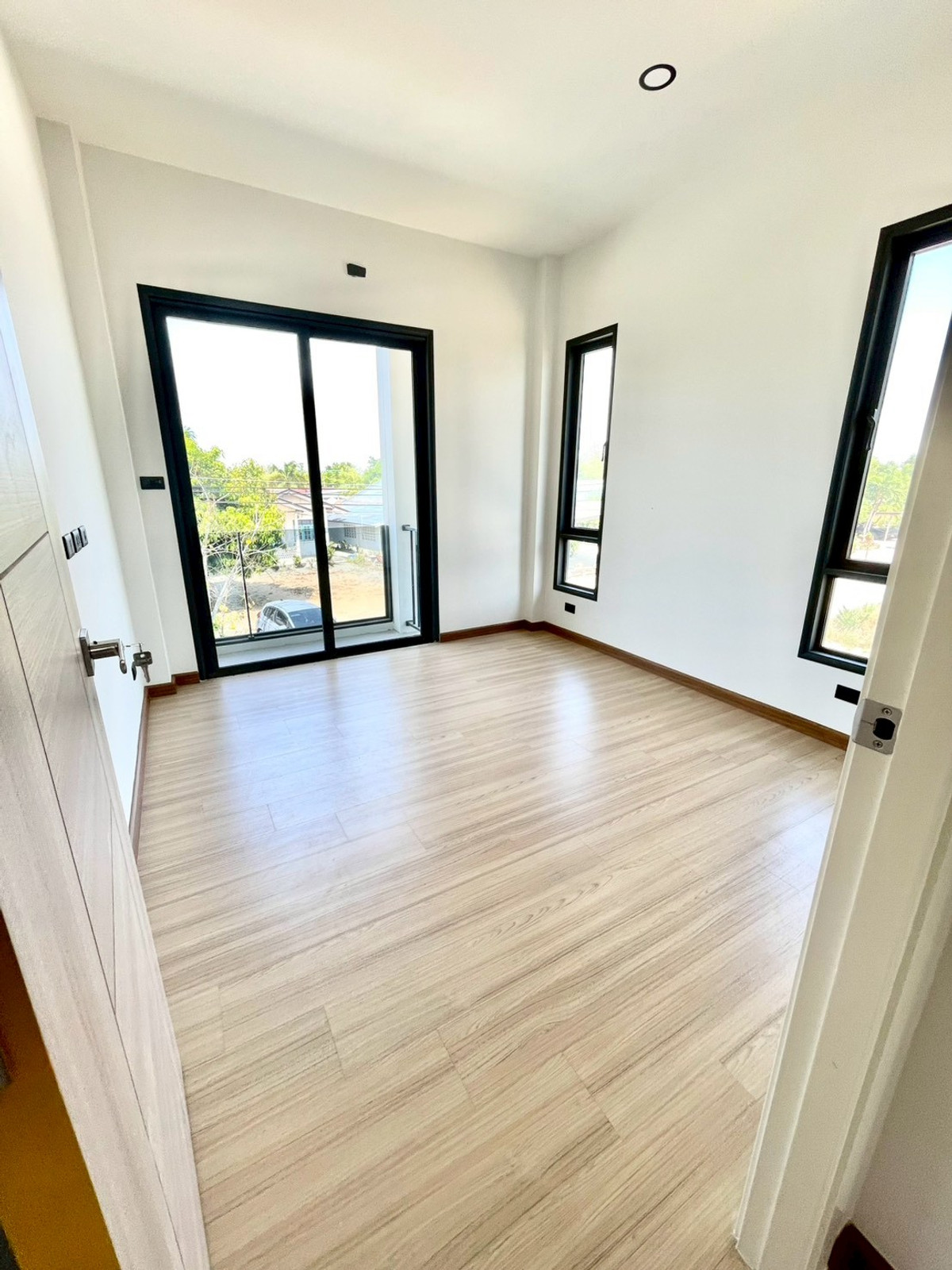 For SaleHousePattaya, Bangsaen, Chonburi : Detached House 57 Sq.w. behind Wat Takian Tia / 4 Bedrooms (FOR SALE) BEWN106