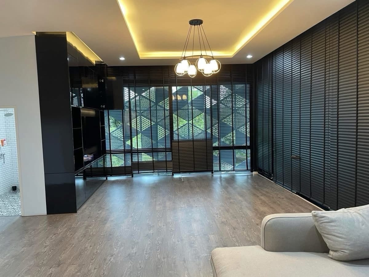 For RentOfficeBangna, Bearing, Lasalle : For rent, good price!!!  Office / 3-story office building ready to use 
 📍Sukhumvit 105 Soi Lasalle, 3-story office, usable area: 590 sq m, number of rooms: 12 with 14 air conditioners, 4 bathrooms, parking for 20 cars.
