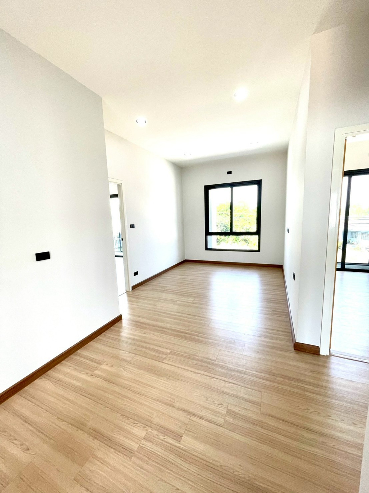 For SaleHousePattaya, Bangsaen, Chonburi : Detached House 57 Sq.w. behind Wat Takian Tia / 4 Bedrooms (FOR SALE) BEWN106