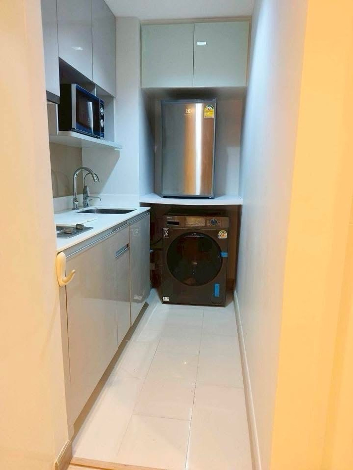 For RentCondoWongwianyai, Charoennakor : 💙@condocurator 💙 IDEO Mobi Sathorn fully furnished [PM4882]