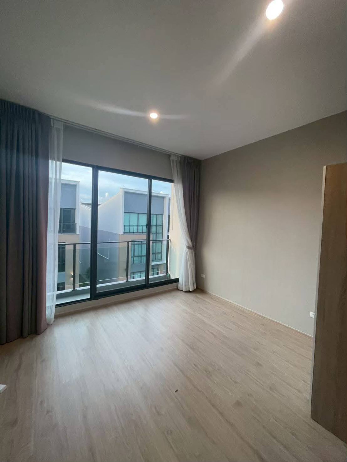 For RentTownhomePattanakan, Srinakarin : Urgent sale! Ready to move in, corner house, near the garden 🌳 Estara Haven Phatthanakan 20 / 3 bedrooms (for rent), Estara Haven Phatthanakan 20 / 3 Bedrooms (FOR RENT) FON277