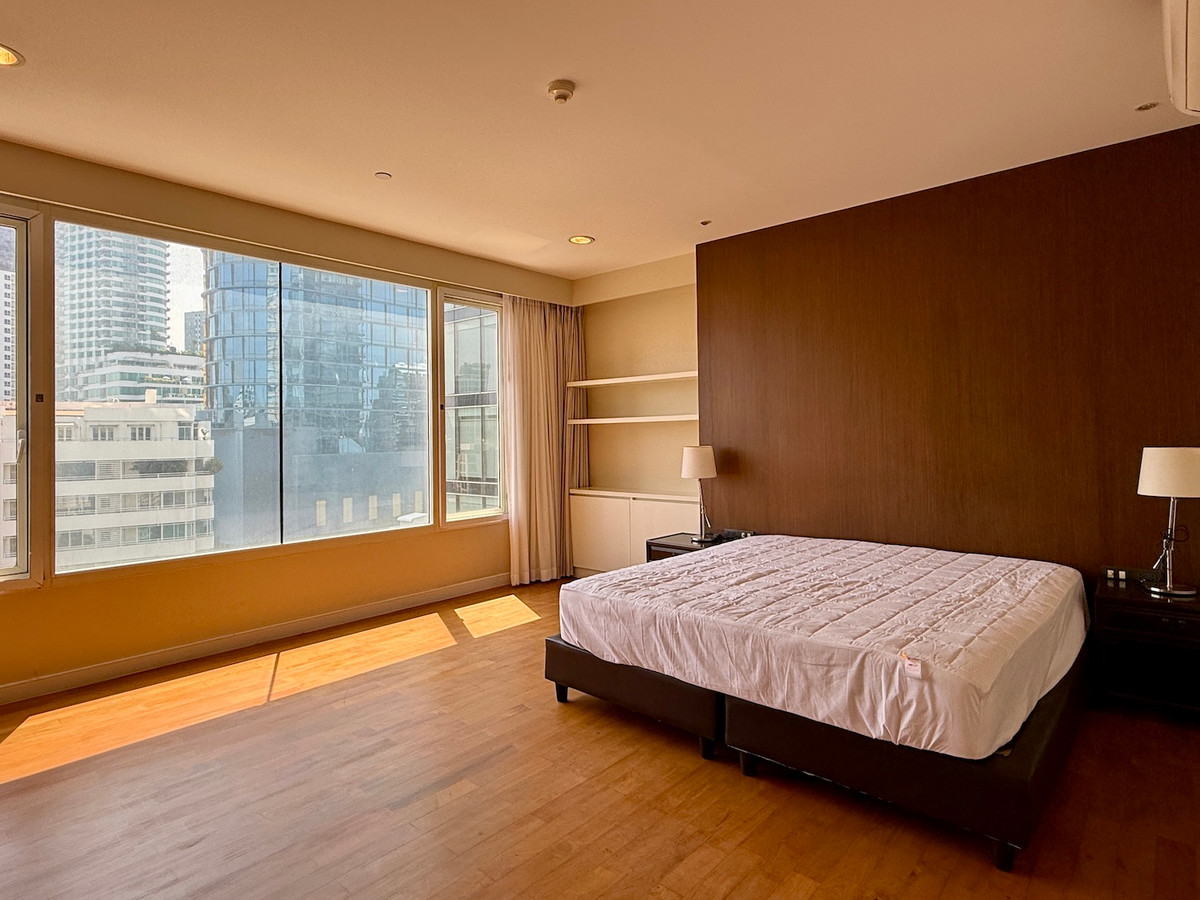 ให้เช่าคอนโดสุขุมวิท อโศก ทองหล่อ : คอนโด 4 ห้องนอน เลี้ยงสัตว์ได้ ใจกลางซอยทองหล่อ ใกล้สถานีรถไฟฟ้า BTS ทองหล่อ