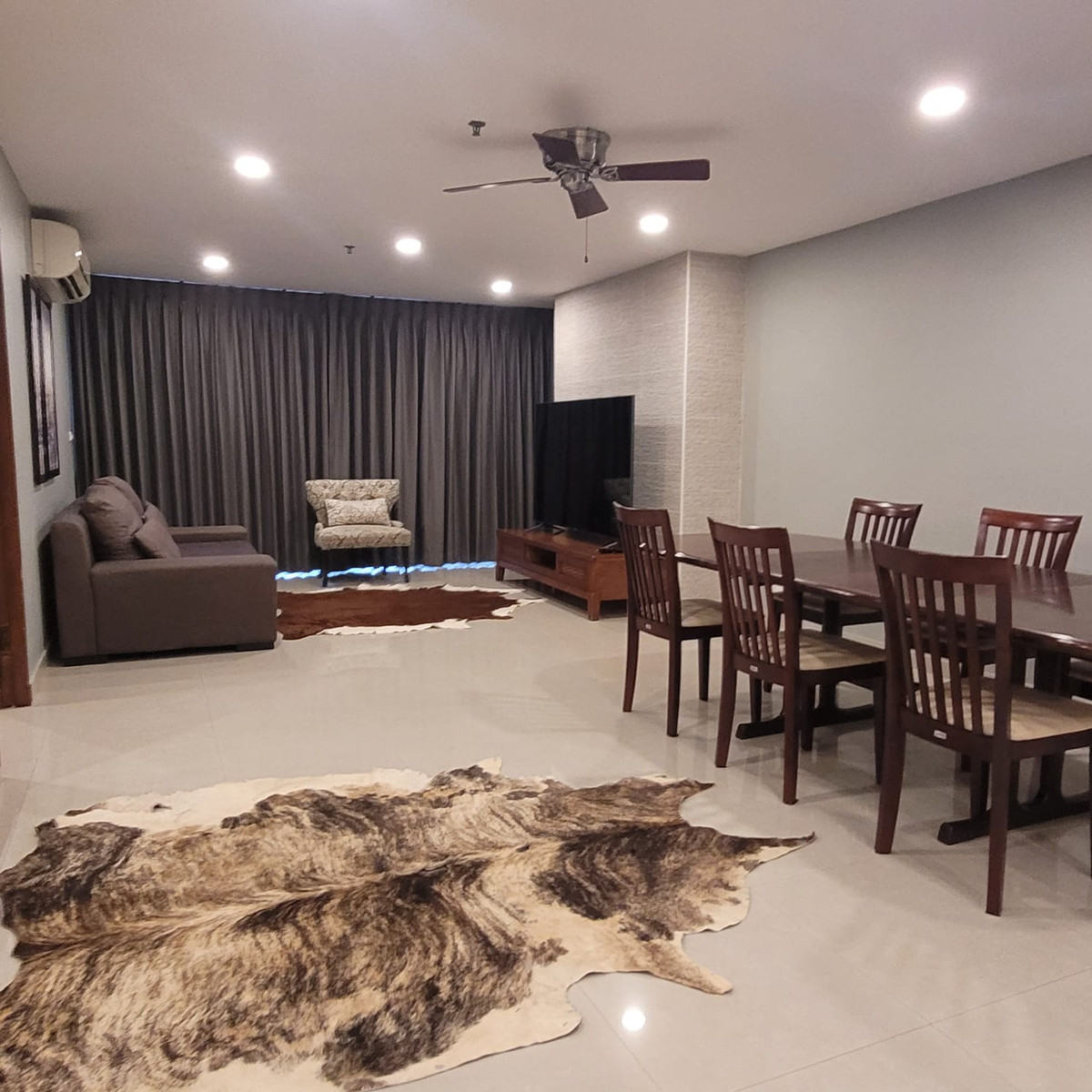 For SaleCondoSukhumvit, Asoke, Thonglor : Baan Phromphong Condo / Ready to move, spacious unit with great value in the Phrom Phong - Asoke area. / 2 bed 108 sq.m.Tel. 0937890899
